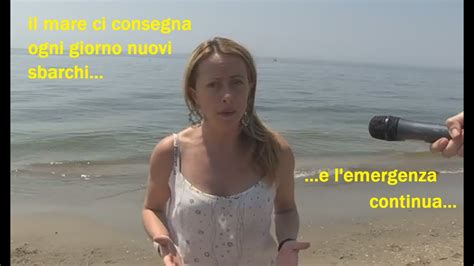 giorgia meloni nuda|Giorgia Meloni al mare: il bikini della destra che piace anche alla ...